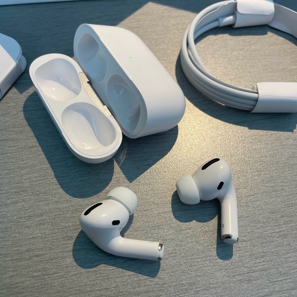 Wireless Earbuds with Charging Case - White
